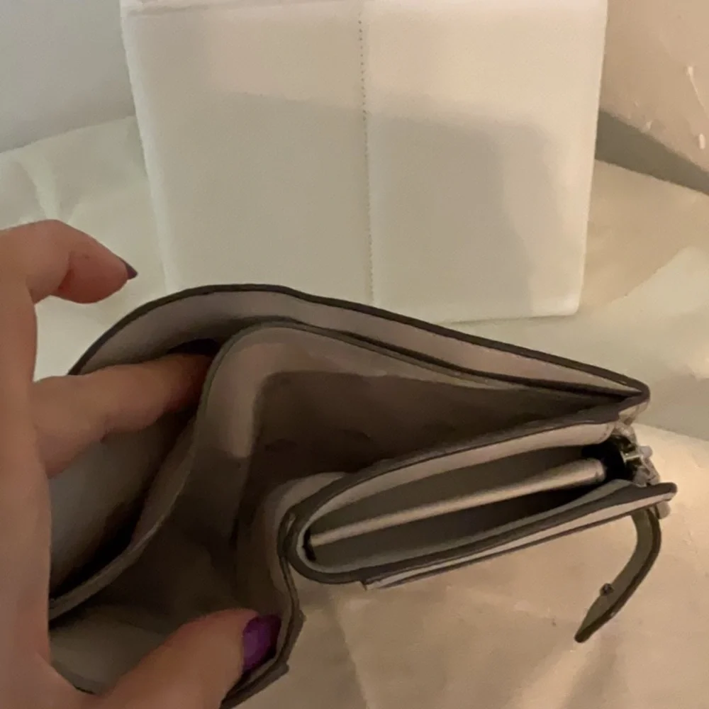 Kate Spade Glimmer Glitter Bifold Wallet, Silver, 5.5”x3.5”x1” - Picture 7 of 12